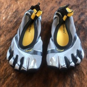 Vibram toe shoes